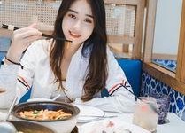 娱乐吃瓜酱娜娜摆摊